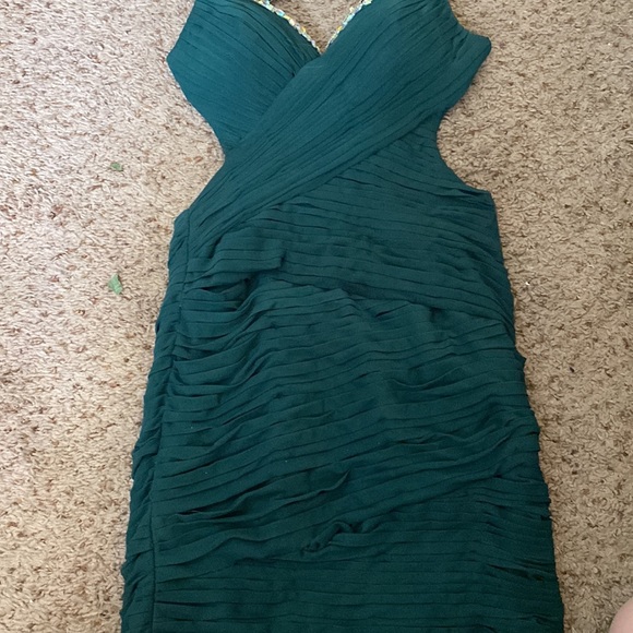 Emerald Green Hoco/Prom Dress - Picture 4 of 8